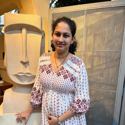 Dr Madhura Manpathak
